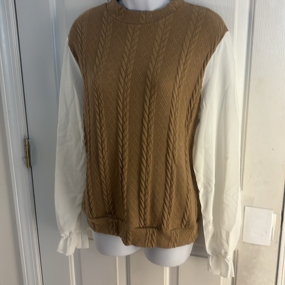 Cable knit Sweater with beautifull cuffed sleeves - Picture 1 of 4